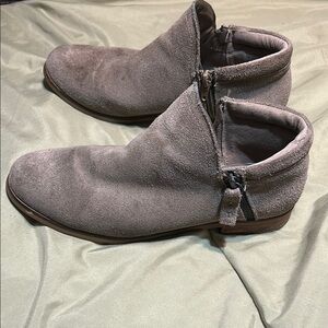 Men's Gray Suede Ankle Boots